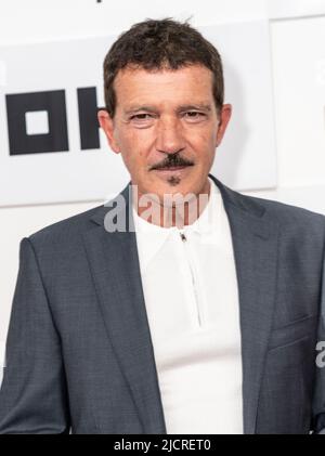 14 juin 2022, New York, New York, Etats-Unis: Antonio Banderas participe à la première ''Concours officiel'' lors du Festival du film de Tribeca au CCMB (Credit image: © Lev Radin/Pacific Press via ZUMA Press Wire) Banque D'Images