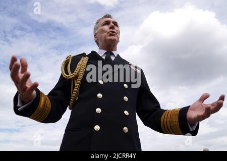 Nouveau chef des forces armées britanniques, chef de l'amiral Sir Tony Ralakin, lors d'une interview avec les médias au château d'Édimbourg. Photo : mercredi 15 juin 2022. Banque D'Images