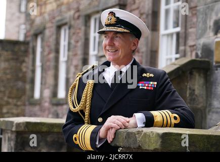 Nouveau chef des forces armées britanniques, chef de l'amiral Sir Tony Ralakin, après une interview avec les médias au château d'Édimbourg. Photo : mercredi 15 juin 2022. Banque D'Images