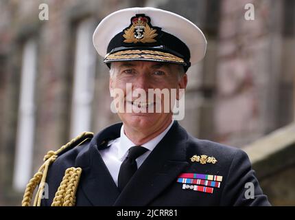 Nouveau chef des forces armées britanniques, chef de l'amiral Sir Tony Ralakin, après une interview avec les médias au château d'Édimbourg. Photo : mercredi 15 juin 2022. Banque D'Images