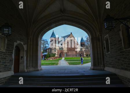 PRINCETON, NJ USA - NOVENBER 12, 2019: Vue de l'arche Blair Hall. Campus de l'Université de Princeton. L'université de Princeton est un donateur privé de la Ligue Ivy Banque D'Images