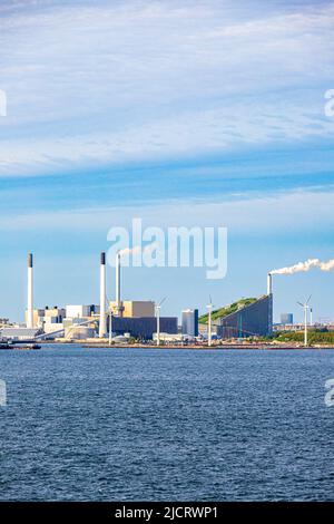 La centrale de transformation des déchets en énergie de CopenHill (AKA Amager Bakke), surmontée d'une piste de ski artificielle à Copenhague, au Danemark. Banque D'Images