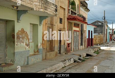 vieilles maisons colorées dans les rues de cardenas à cuba Banque D'Images