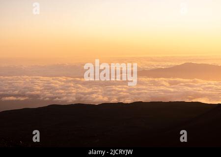 Coucher de soleil depuis le sommet de Mauna Kea Banque D'Images