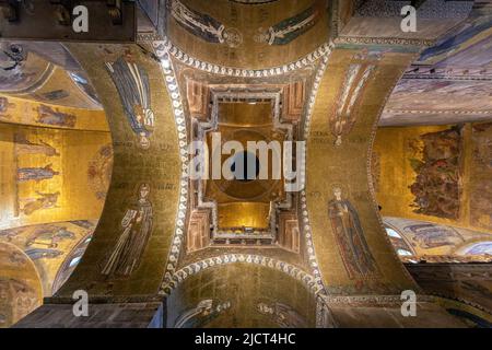 Venise, Italie - 06 09 2022: Mosaïques de plafond de la basilique Saint-Marc à Venise Banque D'Images