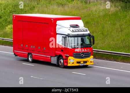 C.C.R.S 2019 Mercedes Benz 1824L 7698cc automatique C.C.R.S. Opérations de sauvetage et de récupération basées en Irlande du Nord ; conduite sur l'autoroute M6, Royaume-Uni Banque D'Images