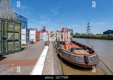 Suncrest, un bateau Tug désutilisé amarré à Trinity Bouy Wharf, est de Londres. Banque D'Images