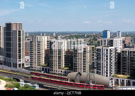 Vue aérienne de Canning Town et de Leamouth Peninsular, est de Londres. Banque D'Images