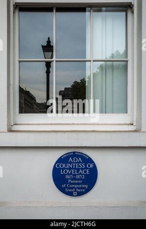 ADA Lovelace Blue plaque London - Ada Comtesse de Lovelace 1815-1852 pionnier de l'informatique a vécu ici - 12 St James's Square, Westminster, Londres. Banque D'Images