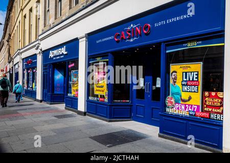 Admiral Casino lieu de jeu Newcastle, Royaume-Uni, l'un des 230 lieux de haute rue et bord de mer appartenant à Luxury Leisure Talarius. Machines à sous High Street. Banque D'Images