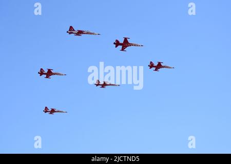 Istanbul Turquie 24 09 2021 les étoiles turques sont l'équipe de démonstration acrobatique de l'Armée de l'Air turque et l'équipe nationale de voltige de Turquie. Banque D'Images