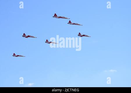 Istanbul Turquie 24 09 2021 les étoiles turques sont l'équipe de démonstration acrobatique de l'Armée de l'Air turque et l'équipe nationale de voltige de Turquie. Banque D'Images