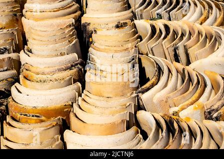 Détail de plusieurs carreaux bruns sur une rangée. Ville de Salvador, capitale de Bahia, Brésil. Banque D'Images