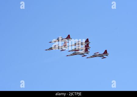 Istanbul Turquie 24 09 2021 les étoiles turques sont l'équipe de démonstration acrobatique de l'Armée de l'Air turque et l'équipe nationale de voltige de Turquie. Banque D'Images