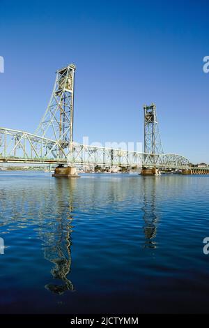 L'ancien Memorial Bridge de Prescott Park à Portsmouth, New Hampshire. Ce pont traverse la rivière Piscataque. Banque D'Images