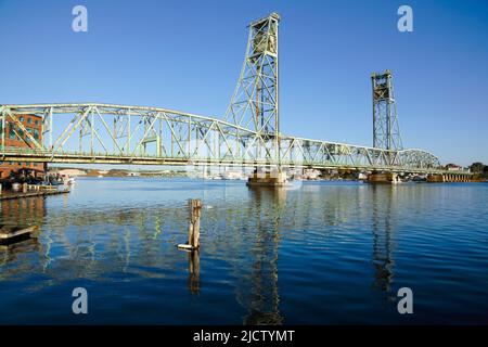 L'ancien Memorial Bridge de Prescott Park à Portsmouth, New Hampshire. Ce pont traverse la rivière Piscataque. Banque D'Images