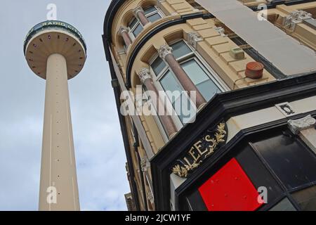 Logo George Henry Lees, ancien grand magasin, et balise St Johns, Williamson Square, Liverpool, Merseyside, Angleterre, ROYAUME-UNI, L1 1EJ Banque D'Images