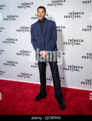 New York, États-Unis. 15th juin 2022. Daryl McCormack arrive sur le tapis rouge pour la première New-yorkaise de « bonne chance pour vous, Leo Grande » au Tribeca film Festival 2022 à New York sur 15 juin 2022. Photo de Gabriele Holtermann/UPI crédit: UPI/Alay Live News Banque D'Images