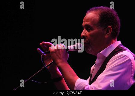 16 juin 2022, Wilmington, Delaware, États-Unis d'Amérique: 5 fois vainqueur du Grammy STANLEY CLARKE se produit le premier jour du festival annuel de jazz Clifford Brown 35th mercredi 15 juin 2022; à Rodney Square à Wilmington, DE (Credit image: © Saquan Stimpson/ZUMA Press Wire) Banque D'Images