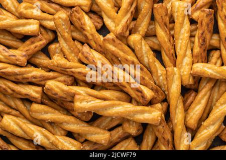 Bâtonnets de bretzel salés. Craquelins salés. Vue de dessus. Banque D'Images