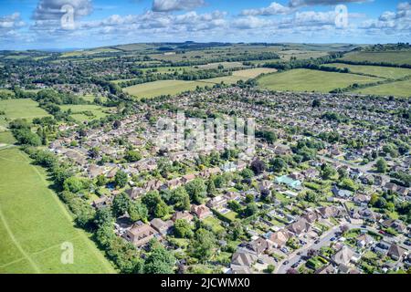 Photo aérienne de la vallée de Findon entre les South Downs et la belle campagne de West Sussex en Angleterre. Banque D'Images