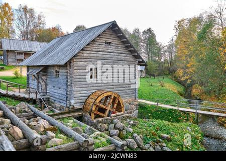 Ancien moulin à eau qui produit de la farine. Haute qualité Banque D'Images