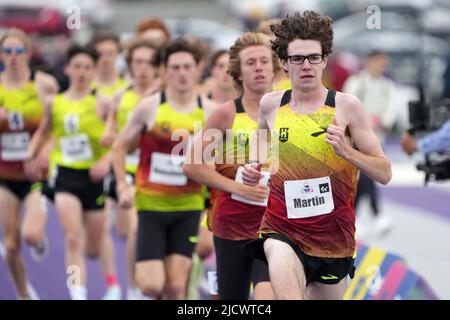 Gary Martin de l'archevêque Wood (PA) parcourt le parcours des garçons lors de la rencontre Brooks PR Invitational High School, mercredi 15 juin 2022, à Seattle. Banque D'Images