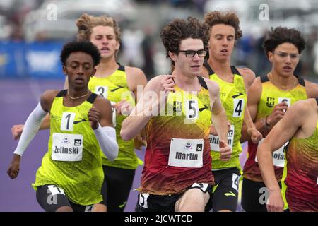 Gary Martin de l’archevêque Wood (PA) se classe troisième au 800m garçons en 1:48,59 lors de la rencontre sur piste Brooks PR Invitational High School, mercredi 15 juin 2022, à Seattle. Banque D'Images