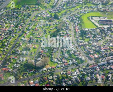 Les toits de la zone résidentielle urbaine dans le sud d'Auckland., Nouvelle-Zélande. Banque D'Images