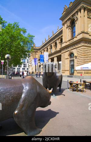 Allemagne, Hesse, Francfort-sur-le-main, Bourse, statues de taureaux et d'ours, Banque D'Images