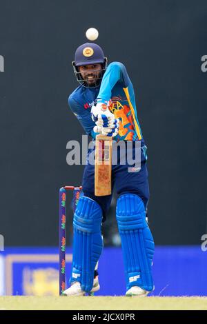 Kandy, Sri Lanka. 16th juin 2022. Les chauves-souris Dhananjaya de Silva du Sri Lanka lors du match de cricket de l'ODI 2nd entre le Sri Lanka et l'Australie au Pallekele International Cricket Stadium de Kandy le 16th juin 2022. Viraj Kothalwala/Alamy Live News Banque D'Images