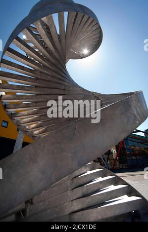 Sculpture en spirale d'ADN, Centre for Life, Newcastle upon Tyne Banque D'Images