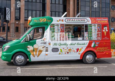 Une camionnette de glace italienne sur le Quayside à Newcastle upon Tyne, Royaume-Uni, Banque D'Images