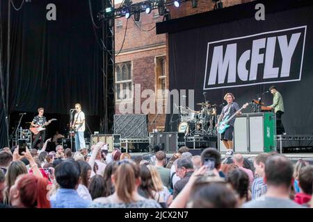 Londres, Royaume-Uni, mercredi 15th juin 2022 McFly se produit en direct sur scène dans le cadre du Hampton court Palace Festival, Hampton court, East Molesey. Credit: DavidJensen / Empics Entertainment / Alamy Live News Banque D'Images