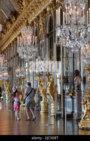 Intérieur du château de Versailles, Galerie des glaces, site du patrimoine mondial de l'UNESCO, Versailles, Yvelines, France, Europe Banque D'Images