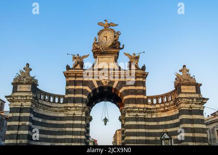 Porta Garibaldi (Porta Ferdinandea), arche triomphale 1768, vue à angle bas, Catane Sicile, Italie, Méditerranée, Europe Banque D'Images