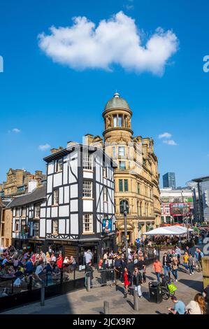 Vue sur Sinclairs Oyster Bar et Exchange Square, Manchester, Angleterre, Royaume-Uni, Europe Banque D'Images