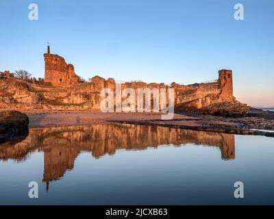 St. Andrews Castle at Sunrise, St. Andrews, Fife, Écosse, Royaume-Uni, Europe Banque D'Images