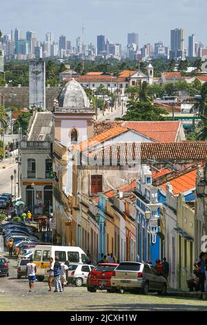 Brésil, Olinda partie de la vieille ville coloniale Olinda avec à l'arrière la ville Recife. Banque D'Images