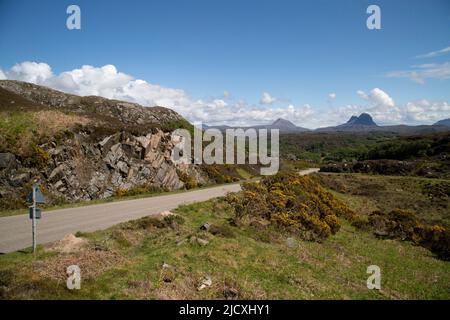 Vue sur Stac Poillaidh et Suilven dans les montagnes de Coigach, en Écosse Banque D'Images