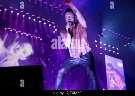 15 juin 2022, Turin, Turin, Italie: Turin Italie 15 juin 2022.le chanteur-compositeur italien Cesare Cremonini se produit à Turin, avec sa tournée Stadi 2022 (image de crédit: © Bruno Brizzi/Pacific Press via ZUMA Press Wire) Banque D'Images