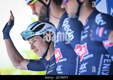Knokke-Heist, Belgique. 16th juin 2022. Le belge Jasper Philipsen d'Alpecin-Fenix photographié au début de la deuxième étape de la course cycliste Baloise Belgium Tour, 175,6km de Beveren à Knokke-Heist, jeudi 16 juin 2022. La visite de la Baloise Belgique a lieu du 15 au 19 juin. PHOTO DE BELGA DAVID STOCKMAN crédit: Belga News Agency/Alay Live News Banque D'Images