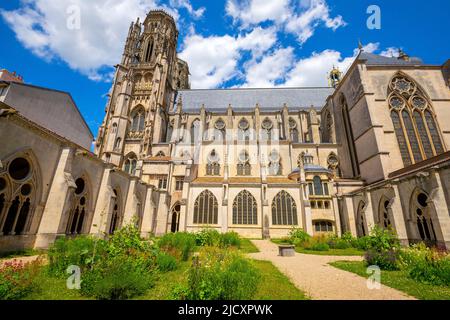 Toul Cathedral est une église catholique romaine à Toul, Lorraine, France. C'est un exemple classique de l'architecture gothique tardive dans le style flamboyant. Le Banque D'Images