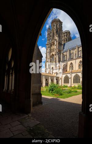 Toul Cathedral est une église catholique romaine à Toul, Lorraine, France. C'est un exemple classique de l'architecture gothique tardive dans le style flamboyant. Le Banque D'Images