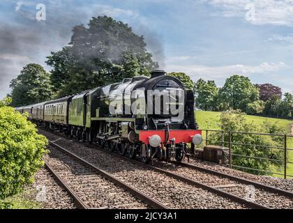 Le train à vapeur Royal Scot sur Kings Cross jusqu'à Édimbourg s'exécute le 16th juin 2022, passant par long Preston, North Yorkshire.Locomotive Services (TOC) Ltd Banque D'Images