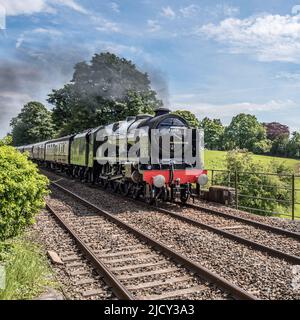 Le train à vapeur Royal Scot sur Kings Cross jusqu'à Édimbourg s'exécute le 16th juin 2022, passant par long Preston, North Yorkshire.Locomotive Services (TOC) Ltd Banque D'Images