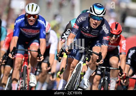 Knokke Heist, Belgique. 16th juin 2022. Le Belge Jasper Philipsen d'Alpecin-Fenix remporte la deuxième étape de la course cycliste Baloise Belgium Tour, 175,6km de Beveren à Knokke-Heist, jeudi 16 juin 2022. La visite de la Baloise Belgique a lieu du 15 au 19 juin. PHOTO DE BELGA DAVID STOCKMAN crédit: Belga News Agency/Alay Live News Banque D'Images