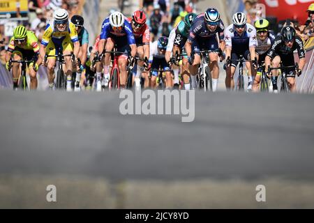 Knokke Heist, Belgique. 16th juin 2022. Le Belge Jasper Philipsen d'Alpecin-Fenix remporte la deuxième étape de la course cycliste Baloise Belgium Tour, 175,6km de Beveren à Knokke-Heist, jeudi 16 juin 2022. La visite de la Baloise Belgique a lieu du 15 au 19 juin. PHOTO DE BELGA DAVID STOCKMAN crédit: Belga News Agency/Alay Live News Banque D'Images