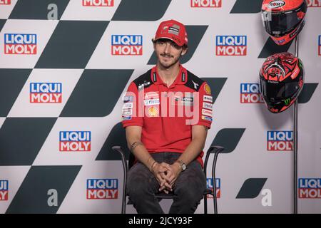 Hohenstein Ernstthal, Allemagne. 16 juin 2022. MotoGP Liqui Moly Motorrad Grand Prix Deutschland au circuit Sachsenring, Hohenstein-Ernstthal, Allemagne. Photo : Francesco Bagnaia (ITA) de l'équipe Ducati Lenovo pendant la conférence de presse pré-événement Banque D'Images