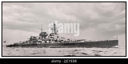 CROISEUR GRAF SPEE de classe Deutschland « Admiral Graf Spee ». Croiseur lourd 1939 WW2 nommé d'après Maximilian von Spee. Kriegsmarine Kriegsmarinewerft Wilhelmshaven Nazi German Deutschland (1932) navire de cérémonie de lancement (1934) mise en service (1936) par la suite sabordé à Montevideo en 1939 Banque D'Images